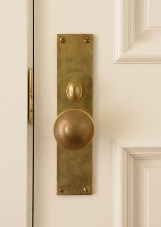 How can I tell if the knob I am purchasing is lacquered or unlacquered? Will my pieces patina over time?