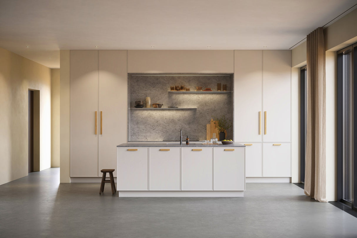 Lacquered Oak Wood "Ante" Drawer Pulls - Euro • Knobs