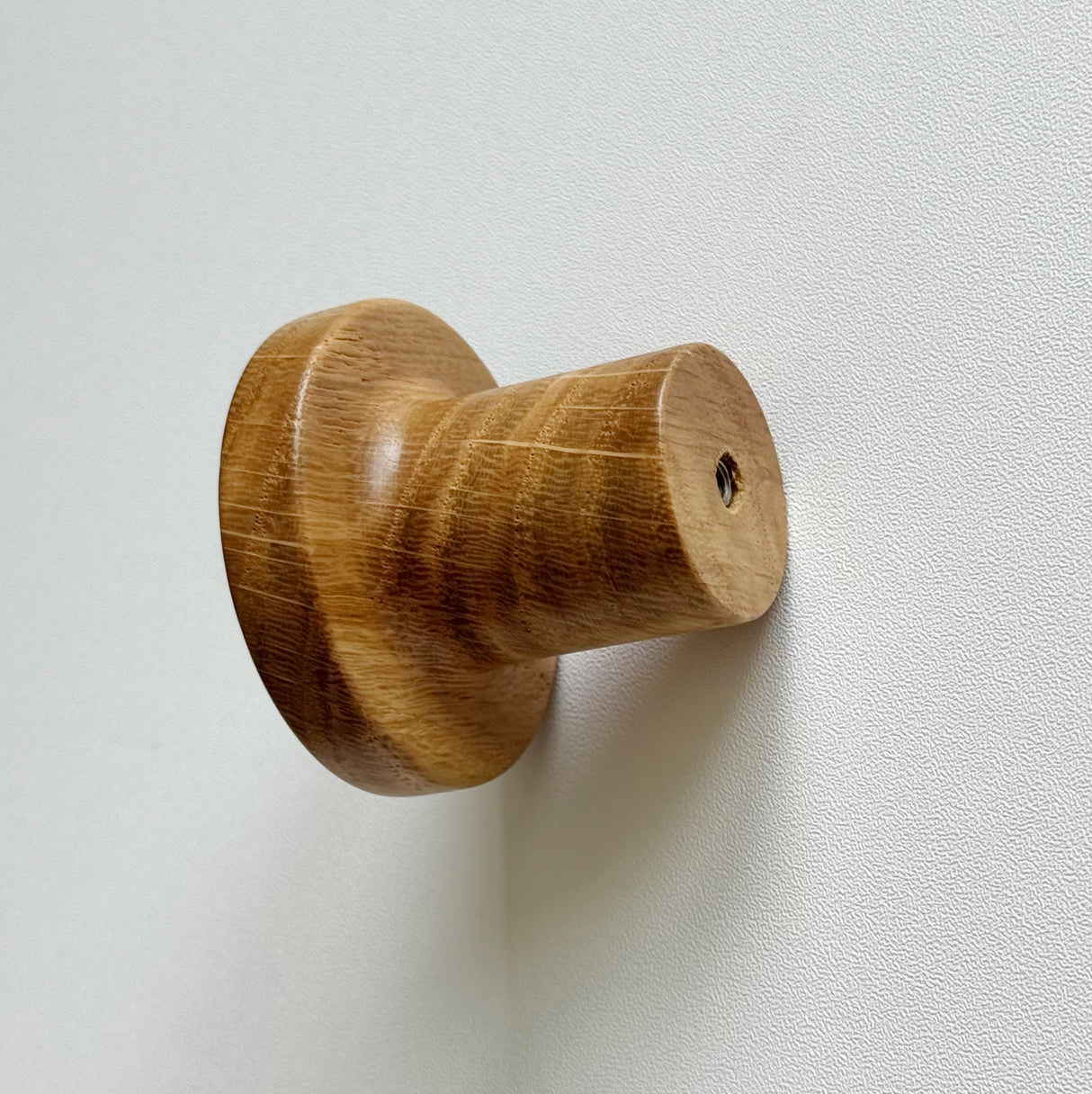 Modern "Pinta" Round Wall Hook in Lacquered Oak